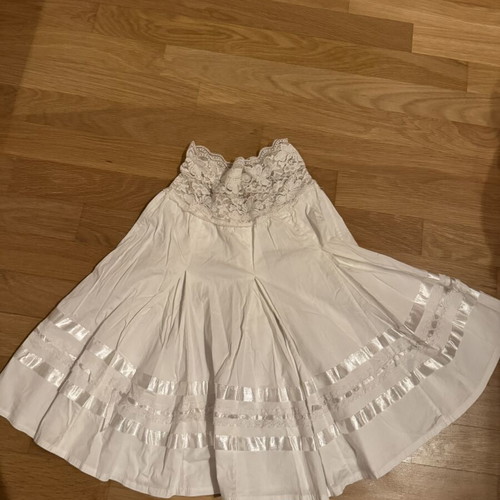 White romantic style skirt like new, sizes S/M, lace details