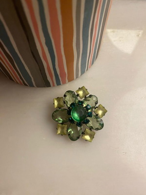 Pin with green stones new
