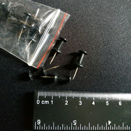 Push pins board used like new, pack of 11 pieces