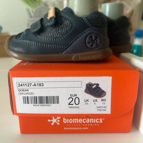 Biomecanics baby shoes like new, size 20, dark blue