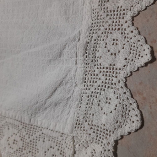 Handmade woven tablecloth with lace, like new, white 133x160 cm
