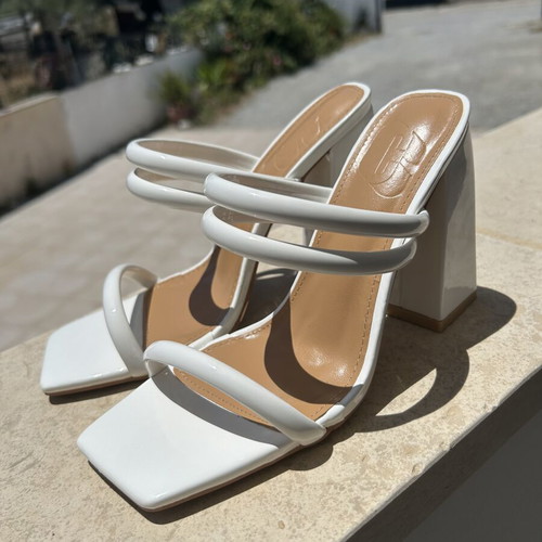 White square toe sandals with thick block heel size 37 new