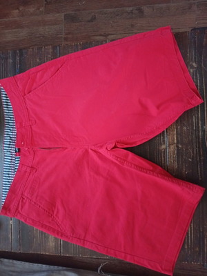Livergy red bermuda shorts like new, size M, 4 functional pockets