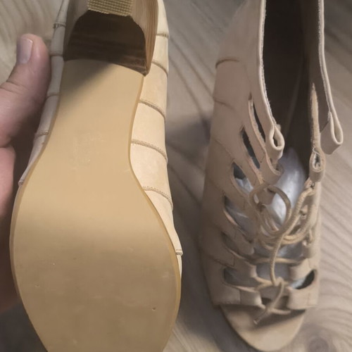 Leather women's shoes size 38 like new, beige sandals platforms