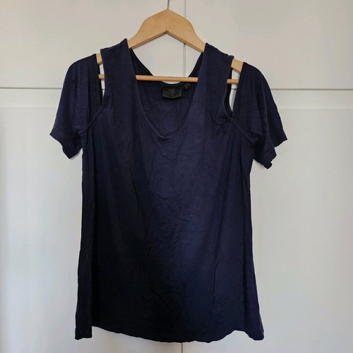 T-shirt with shoulder cut-outs like new, size L, blue