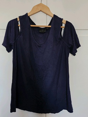 T-shirt with shoulder cut-outs like new, size L, blue