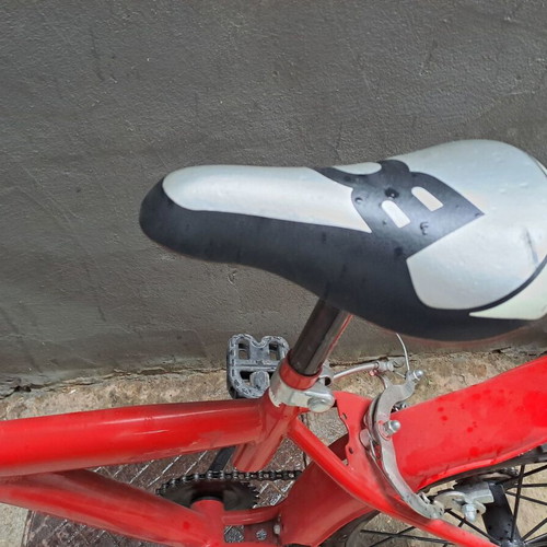 Children's bicycle used, red, saddle height approx. 60 cm