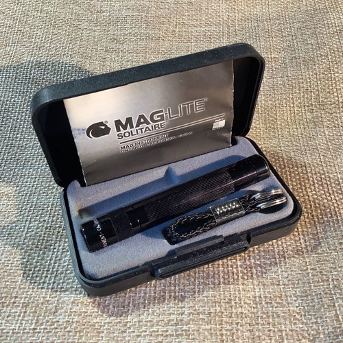 Maglite Solitaire Mini Flashlight in Black new