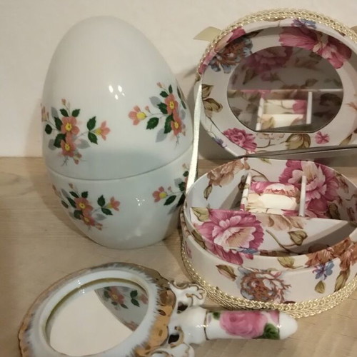 Jewelry box set like new, porcelain egg and mirror multicolored