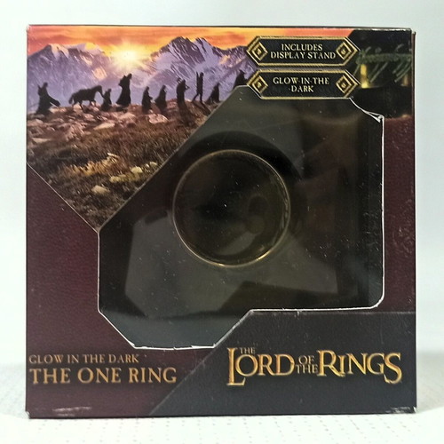 Lord of the Rings Glow in the Dark One Ring new with display case