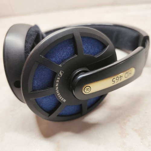Sennheiser HD 465 headphones used for parts, right earphone working