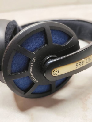 Sennheiser HD 465 headphones used for parts, right earphone working