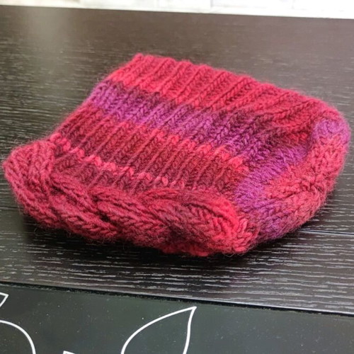 Women's knitted handmade hat like new, size M