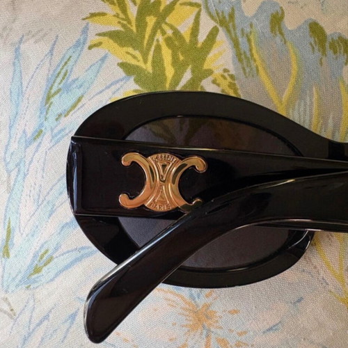 Celine Triomphe sunglasses black like new with original case