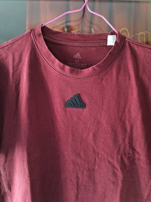 Adidas tshirt burgundy size M, like new