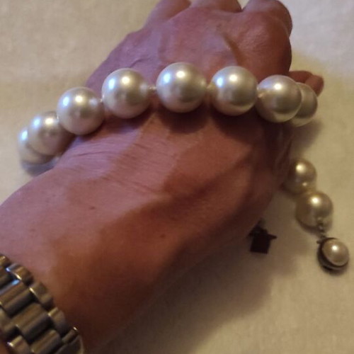 Pearl necklace like new, large size with beautiful clasp