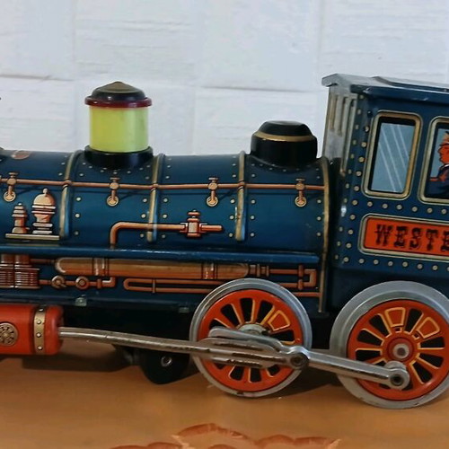 Western Trade Mark Modern Toys used, set of 2 pieces
