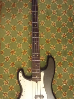 Fender Precision Bass αριστερόχειρας μεταχειρισμένο με original σκληρή θήκη