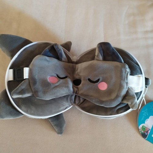 Travel pillow and eye mask Puckator Relaxeazzz Dexter the Bat new