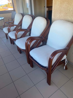 Bamboo chairs set of 4 like new with washable cushions