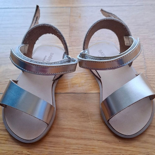 Babywalker sandals like new, size 20, gold color