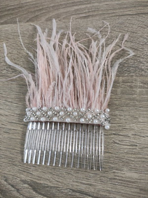 Bridal hair comb with feathers and pearls new