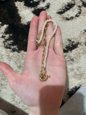 Necklace like new white and gold