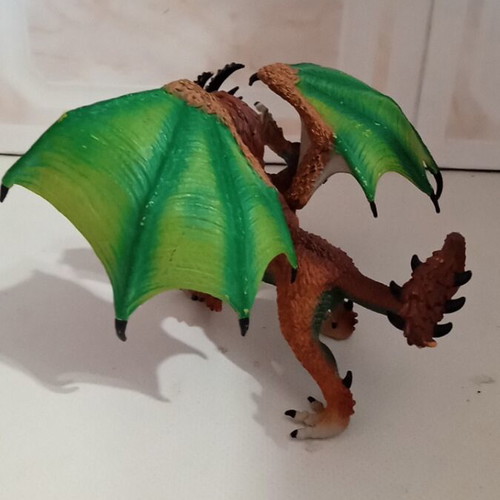 Flying dragon figure like new