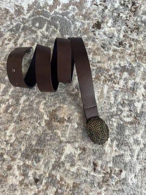 Massimo Dutti women's leather belt with small stones size 70 like new, brown