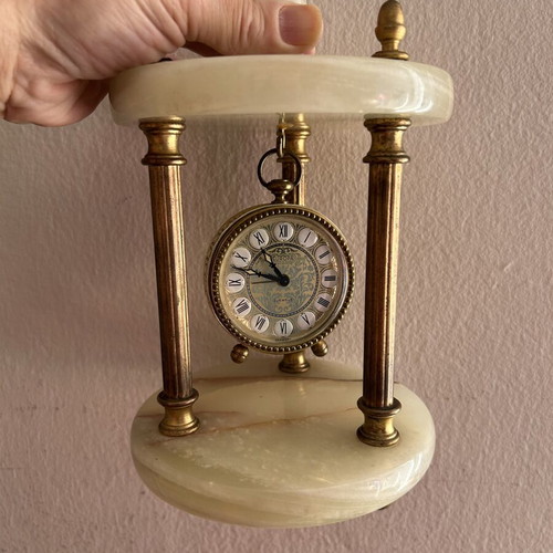 Vintage Europa Table Clock 2 Jewels, like new, onyx base