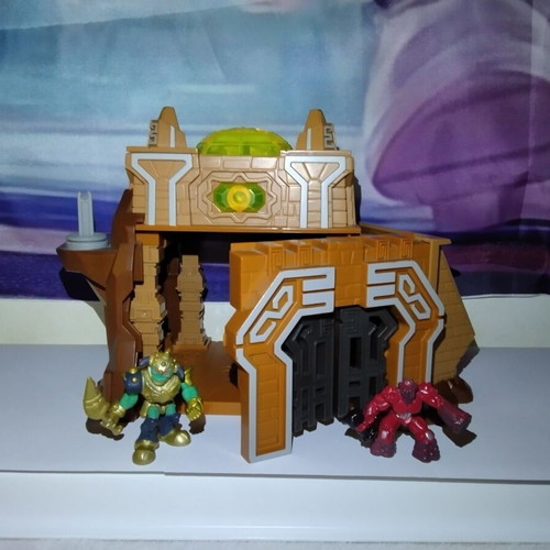 Gormiti Castle Playset with 2 Figures used, Giochi Preziosi