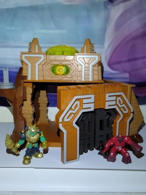 Gormiti Castle Playset with 2 Figures used, Giochi Preziosi