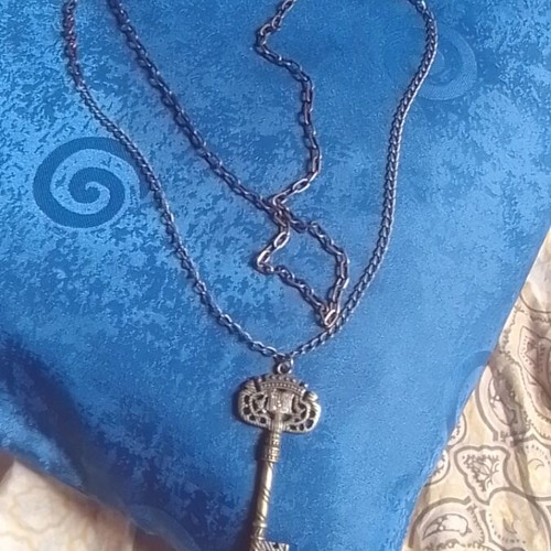 Antique key-shaped pendant like new