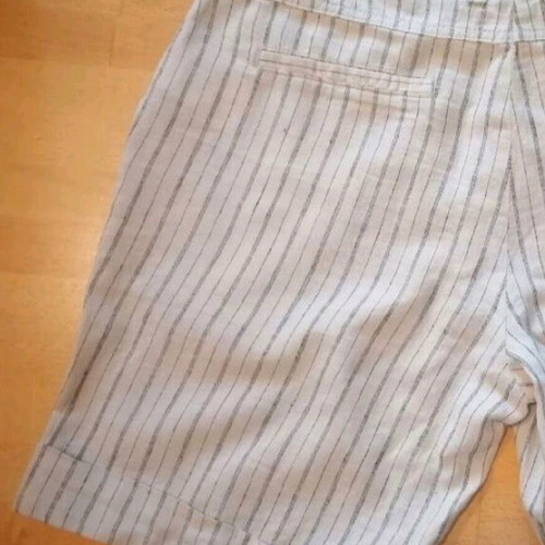 Linen shorts esmara like new, size medium, 2 pieces