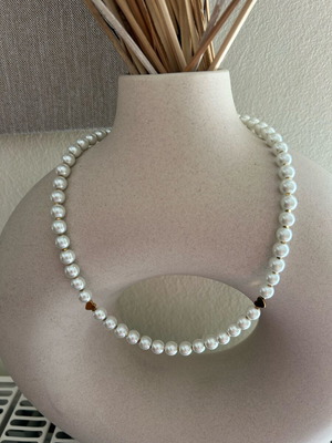 Necklace with pearls and gold details new, handmade, white