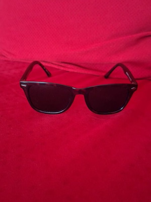 Benetton sunglasses like new, black