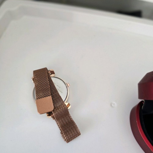 Wristwatch new, unworn, gold color, women's