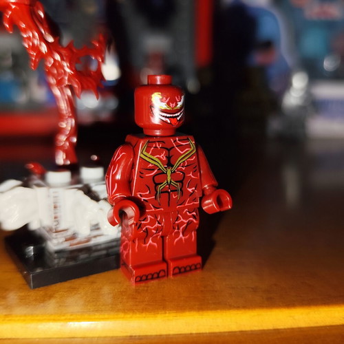 Lava Symbiote figure like new with base and symbiote effect