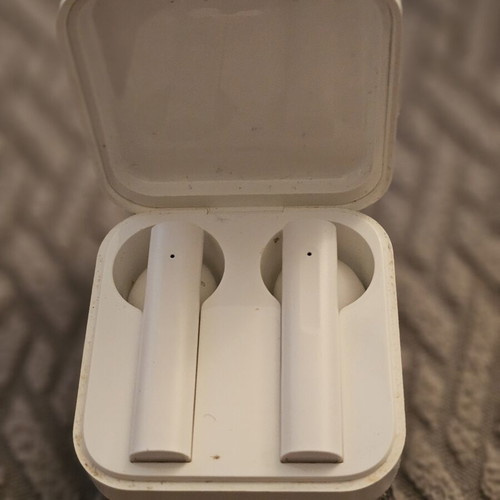Xiaomi Mi True Wireless Earphones 2 Basic like new with charging case