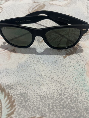 Γυαλιά ηλίου Ray-Ban σαν καινούργια, μαύρα