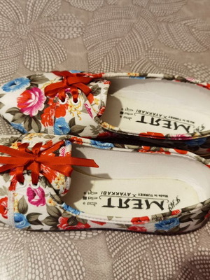 Meat shoes with floral pattern like new, size 40, textile