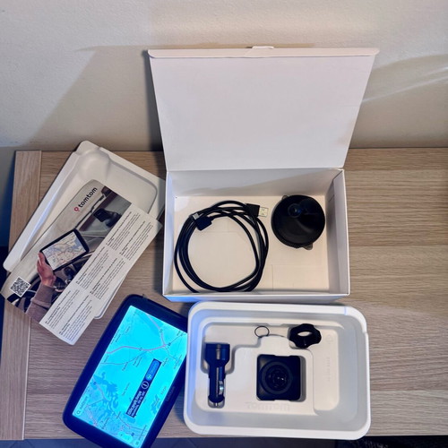 TomTom GO Expert Plus GPS like new with box and mount