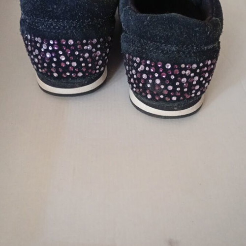 Guess No24 athletic shoes black with rhinestones, like new