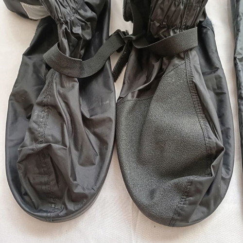 AGVpro Waterproof Motorcycle Riding Set like new (Jacket, Pants, Gaiters)