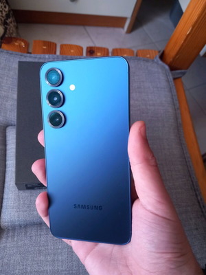 Samsung S25 Navy 128GB 5G smartphone