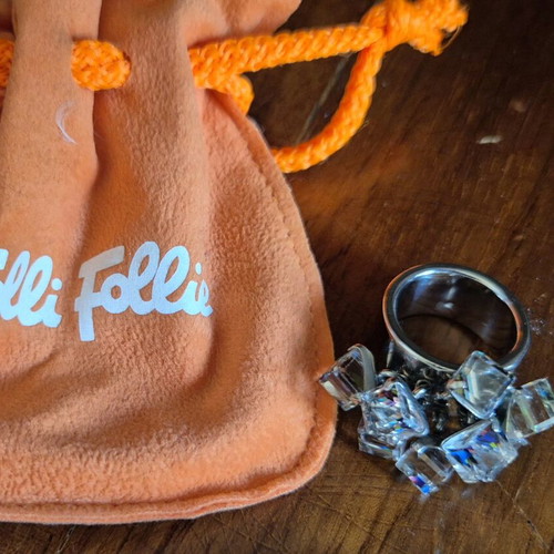 Rings and bracelets used, pack with one Follie ring