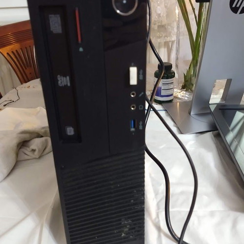 Υπολογιστής Lenovo ThinkCentre M83 σταθερός με πληκτρολόγιο και ποντίκι