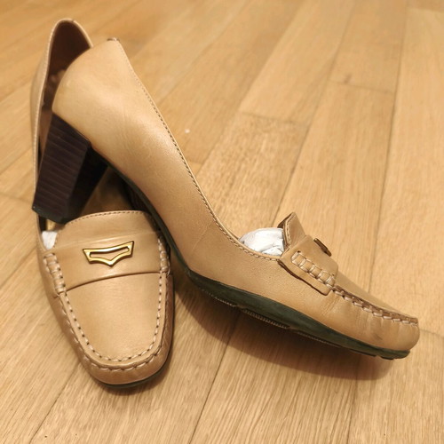 Silvia Rossini moccasins handmade leather size 39 like new, beige