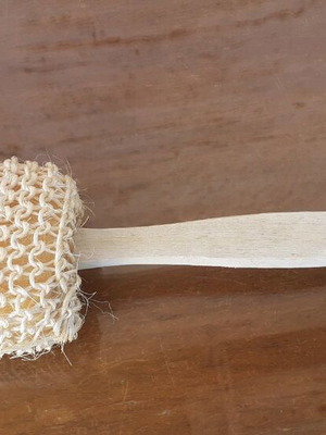 Bath sponge used with handle