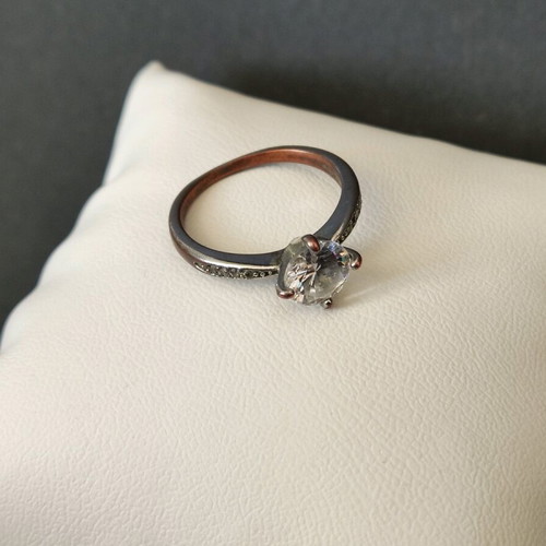 Women's ring used with decorative stone and engraving silver